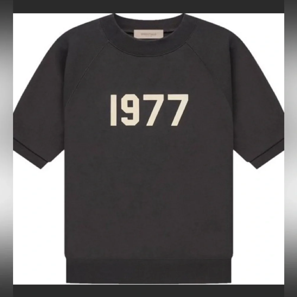 Essentials Fear of God Short Sleeve Sweatshirt - Picture 3 of 16